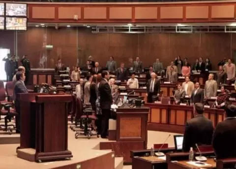 Rivadeneira pidi� se analicen casos de legisladores de PAIS que no donaron 10% del sueldo