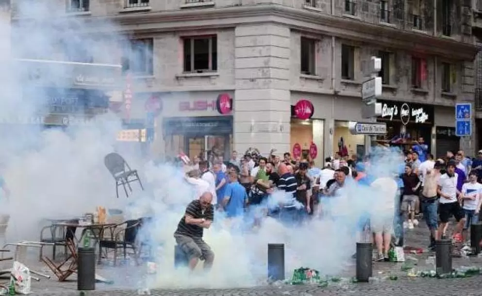 'Tarjeta roja' para los hinchas rusos serán expulsados de Francia tras altercados en Marsella
