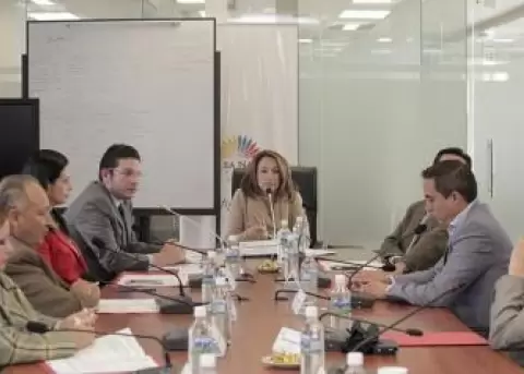 Revisar�n informe de proyectos para Ley APP