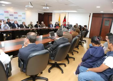 Alcalde Rodas escucha inquietudes ciudadanas sobre Soluci�n Vial Guayasam�n