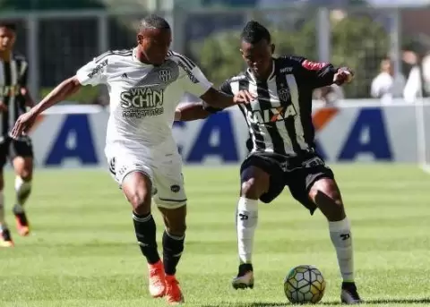 Ecuatoriano Cazares retorn� con gol al Atl�tico Mineiro de Brasil