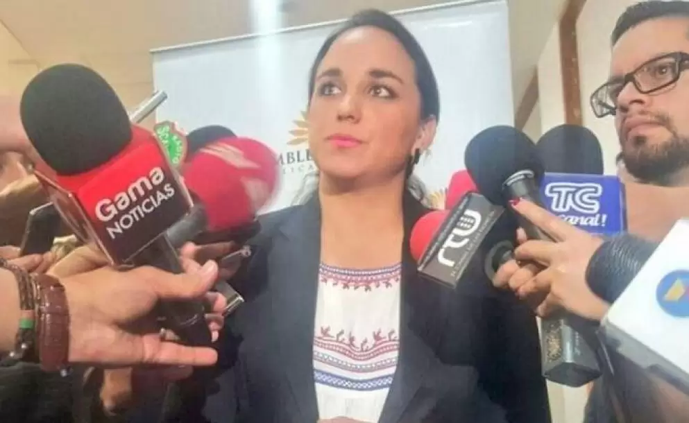 Asamblea suspende pago de sueldo a legisladora Esperanza Galván