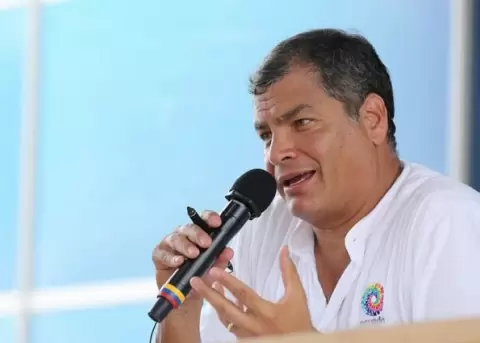 Presidente Correa promueve un debate serio sobre pensiones militares