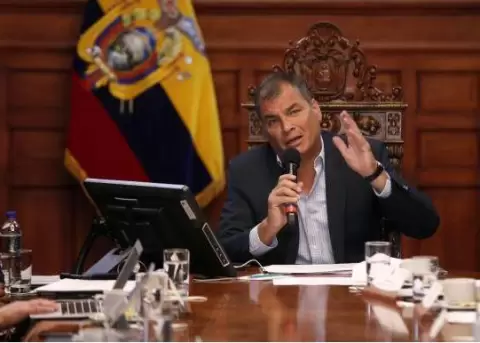 Reformas a la ley de FFAA buscan la equidad, asegura presidente Correa
