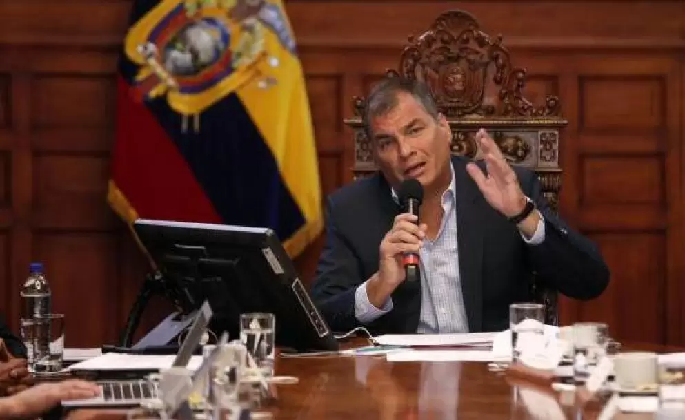 Reformas a la ley de FFAA buscan la equidad, asegura presidente Correa