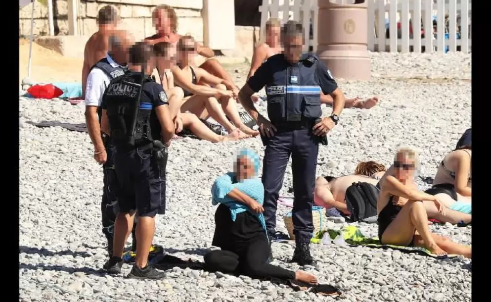 El burkini: la prenda que ha puesto en jaque a Francia