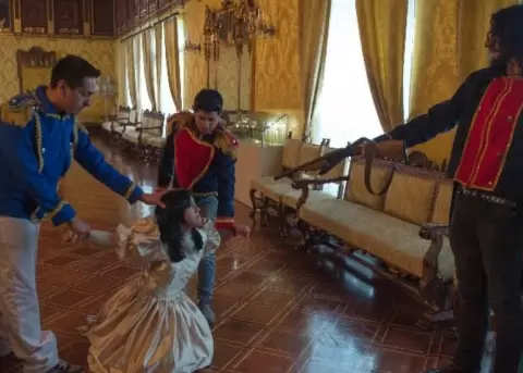 Granaderos de Tarqui y actores engalanan el aniversario del Primer Grito de Independencia