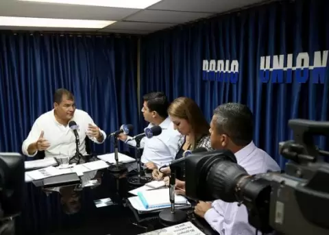 �Despu�s de un semestre terrible, se est� recuperando la econom�a�, afirma presidente Correa