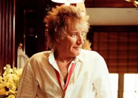Rod Stewart es investido como caballero del Imperio Britnico