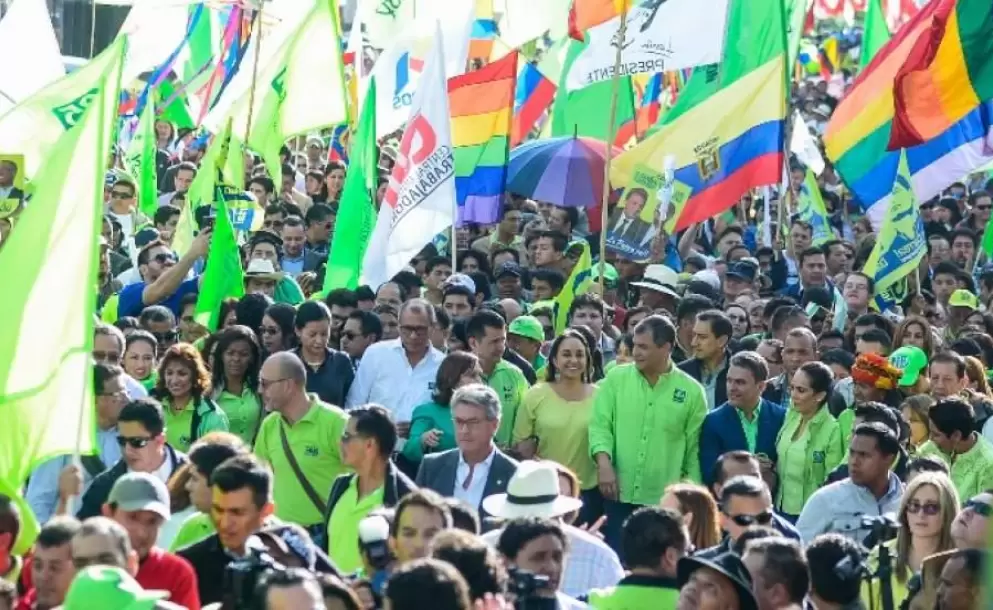 Militancia de PAIS acompañó a inscripción del binomio Moreno-Glas ante el CNE