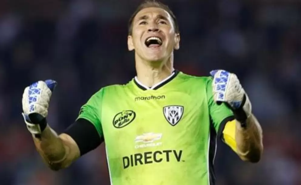 Librado Azcona presentado como primer refuerzo de Olimpia de Paraguay