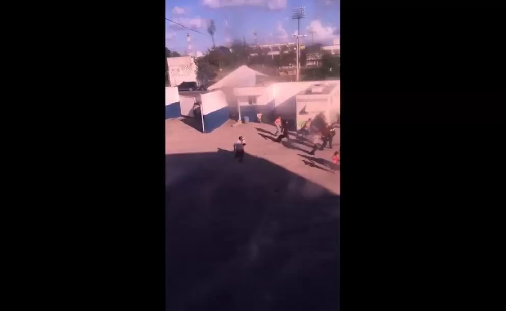 Al menos dos muertos deja tiroteo contra Fiscalía en Cancún, México