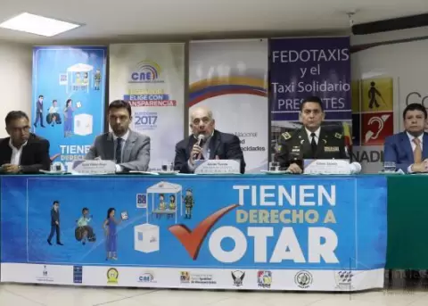 Conadis desarrolla la campaa Tiene Derecho a Votar con Federacin de taxistas