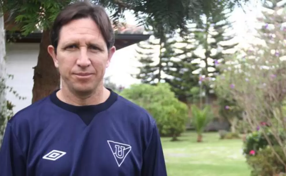 Juan Carlos Burbano: “Los jugadores deben tener amor propio y terminar con honor las Eliminatorias”