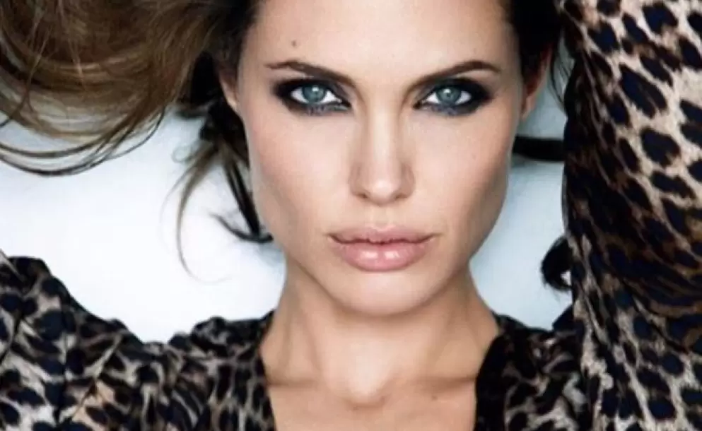 Angelina Jolie se someti a pruebas de drogas para filmar 'Tomb Raider' en 2001