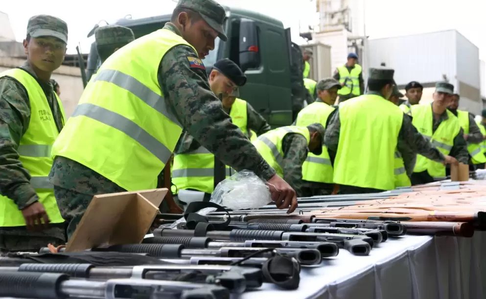 Gobierno de Ecuador destruye 40.797 armas y accesorios ilcitos