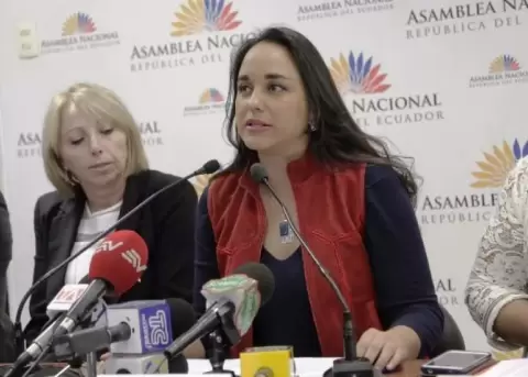 Gabriela Rivadeneira se perfila como secretaria de Alianza PAIS