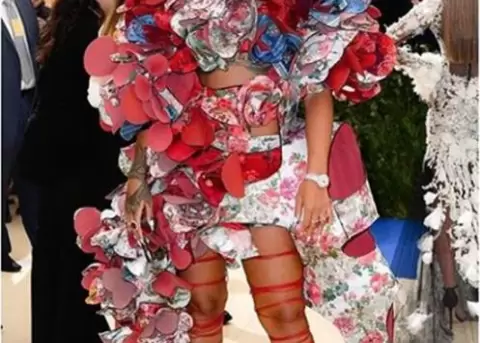 Katy Perry y Rihanna acaparan atencin en Gala del Met con diseos rupturistas