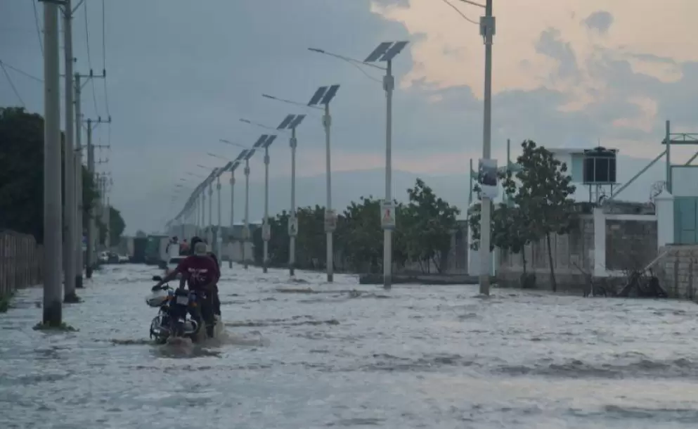 Lluvias 'ahogan' el aeropuerto de Puerto Prncipe