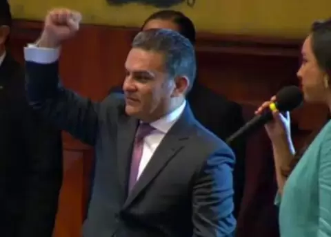En Asamblea, Jos Serrano ofrece apertura a la oposicin, que ya lo cuestiona