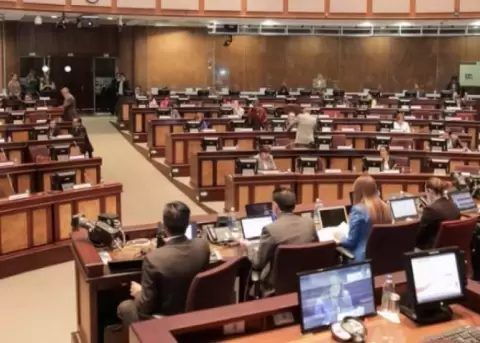 En Asamblea se apunta a contralor y Alianza PAIS evita llamado a vicepresidente Jorge Glas