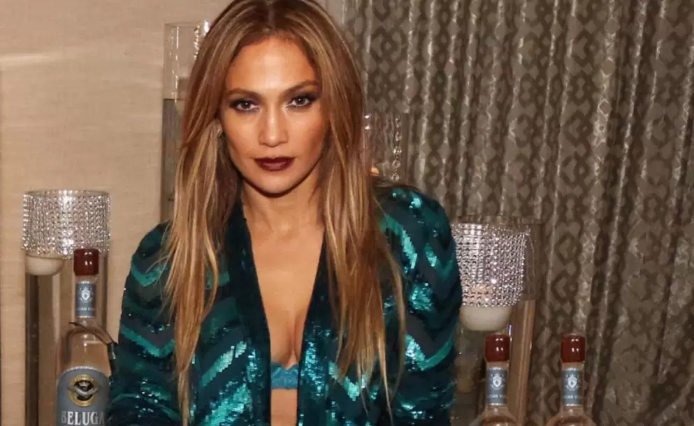 Jennifer Lopez y A-Rod derrochan amor en Pars