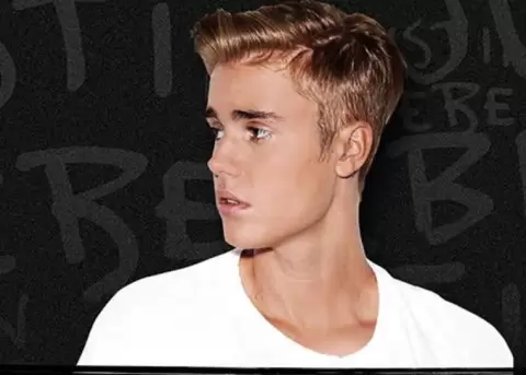 A Justin Bieber le dan un botellazo por negarse a cantar Despacito