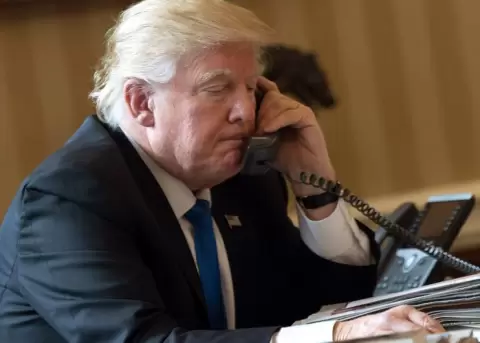 Trump restablece medida que prohibe a las personas transgnero servir en las fuerzas armadas