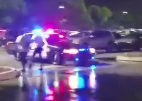 Reportan un tiroteo en un centro comercial de Miami, EE.UU.