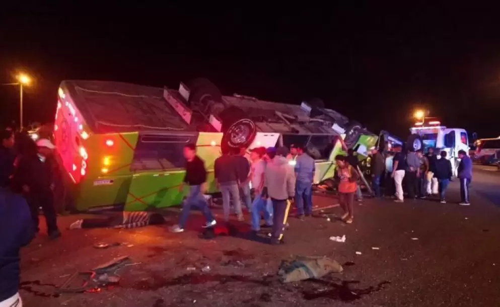 Unas 16 personas mueren en accidente de trnsito en Otavalo