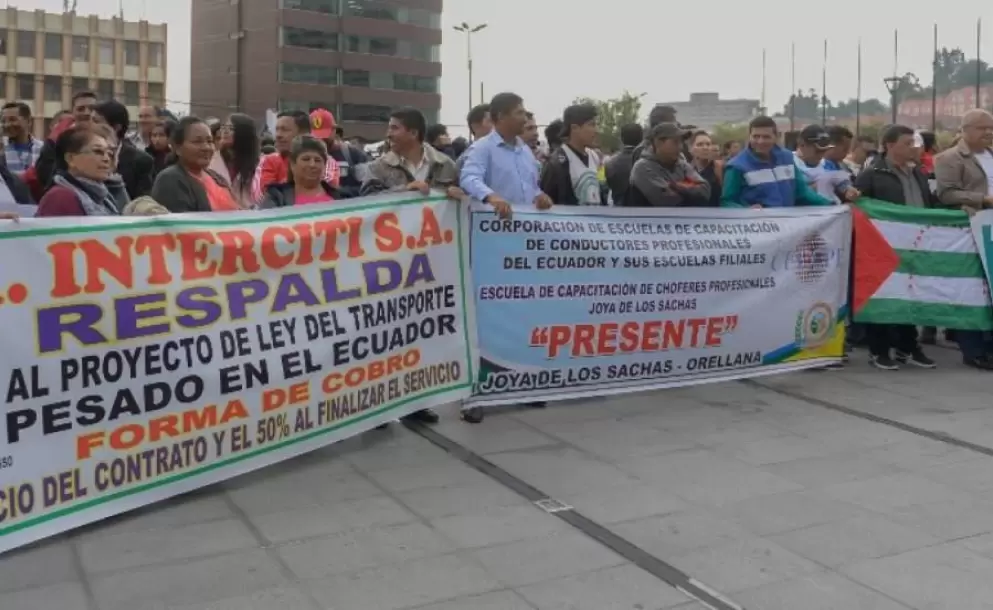 Transportistas de carga pesada entregan propuesta de reforma a Ley de Tránsito