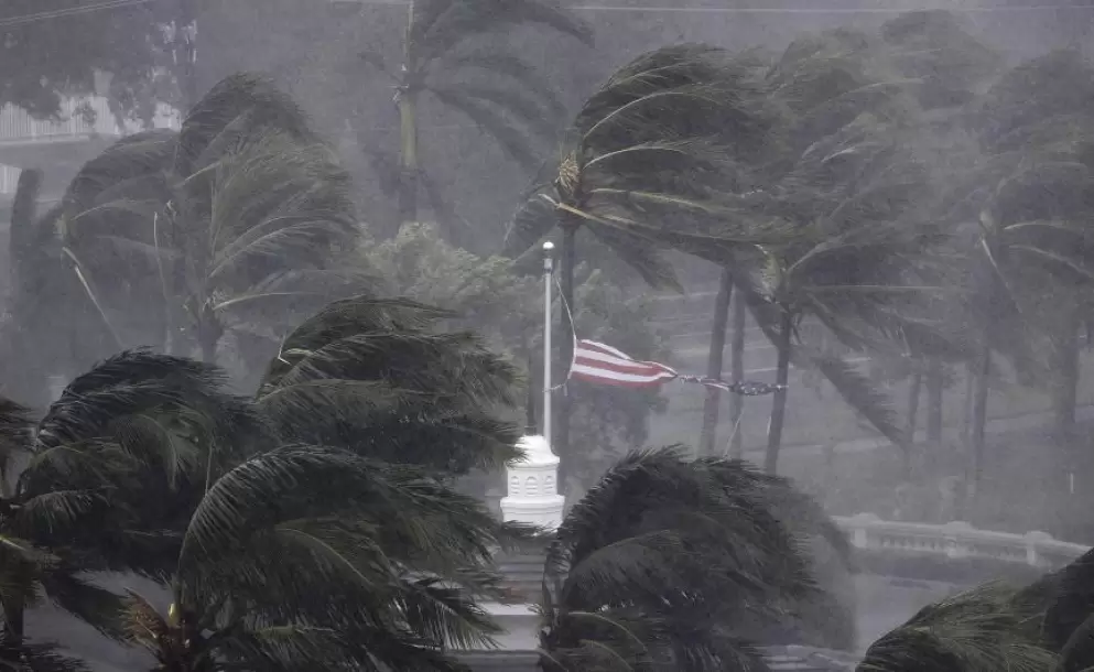 Irma deja oscuridad y muerte en la Florida