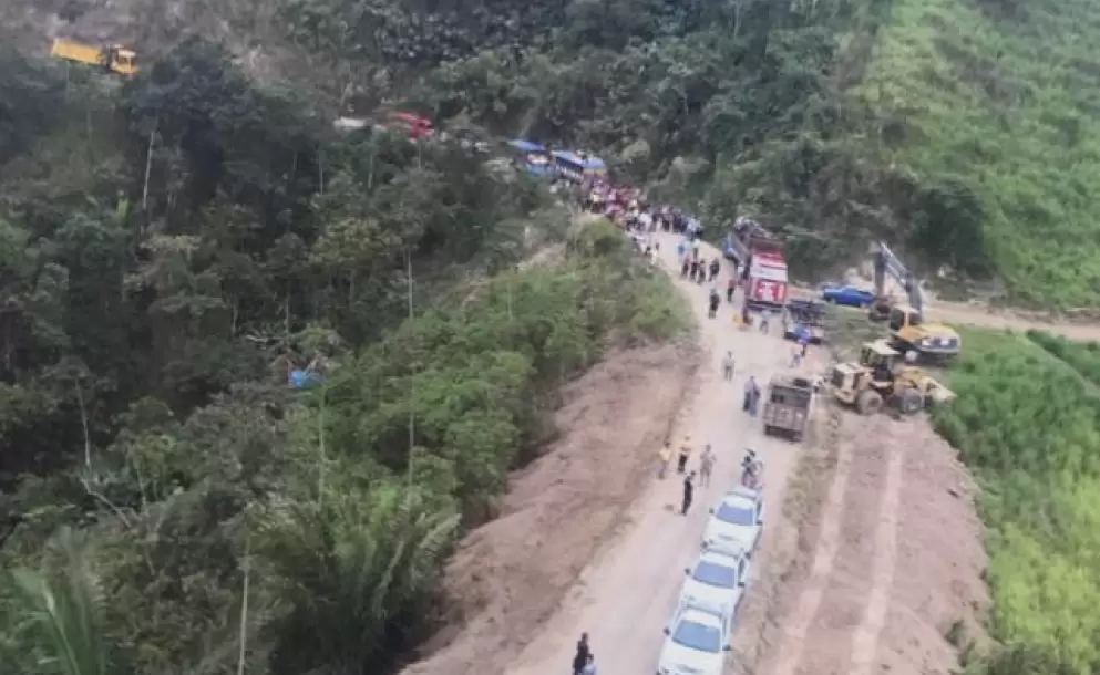 Dos muertos y 15 heridos por accidente de tránsito en Manabí