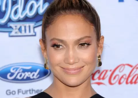 Jennifer Lopez don $1milln a Puerto Rico