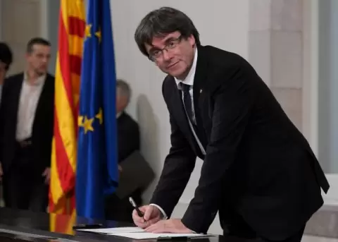 Lder cataln tiene 5 das para decir si declar independencia