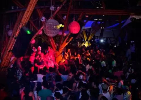 Horarios para la venta de bebidas alcohlicas se extienden para el feriado del 9 de Octubre