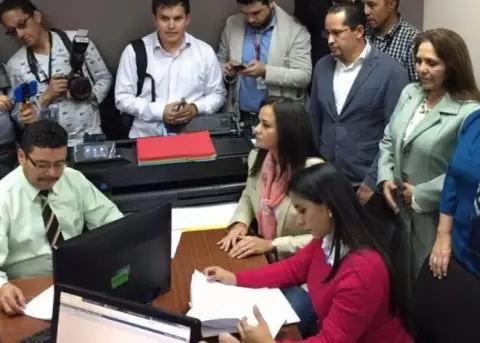 Grupo 'corresta' de AP pide la CC que suspenda los decretos 229 y 230