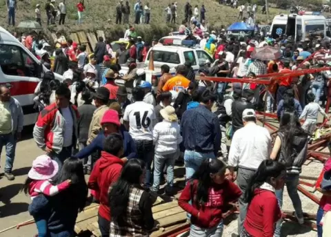 Desplome de una tarima deja 3 fallecidos en Tisaleo