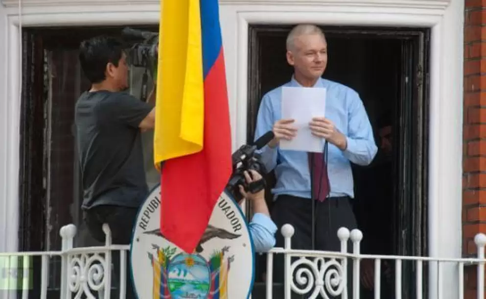 Assange se compromete a no opinar de otros Estados