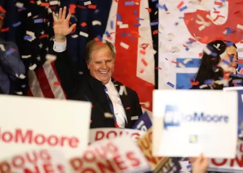 El demcrata Doug Jones derrota a Roy Moore en la eleccin para el Senado por Alabama