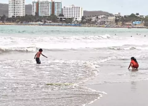 Perfil costero ecuatoriano recibir olas de hasta 1.2 metros en el feriado