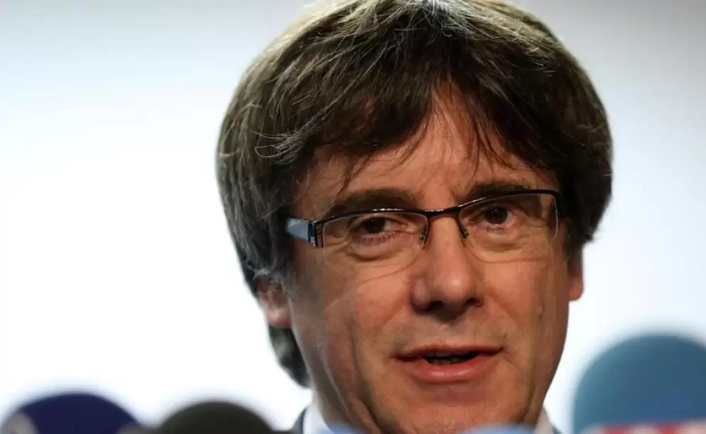 Postergan investidura de Carles Puigdemont como presidente de Cataluña