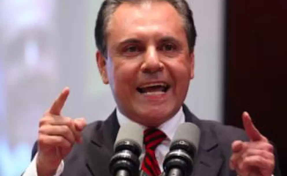 Carlos Ochoa present sus pruebas de descargo a la predeterminacin de destitucin de la Contralora