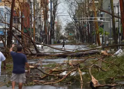 FEMA suspende la ayuda de alimentos y agua para Puerto Rico