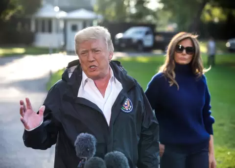 Trump sugiere armar a profesores tras matanza en colegio