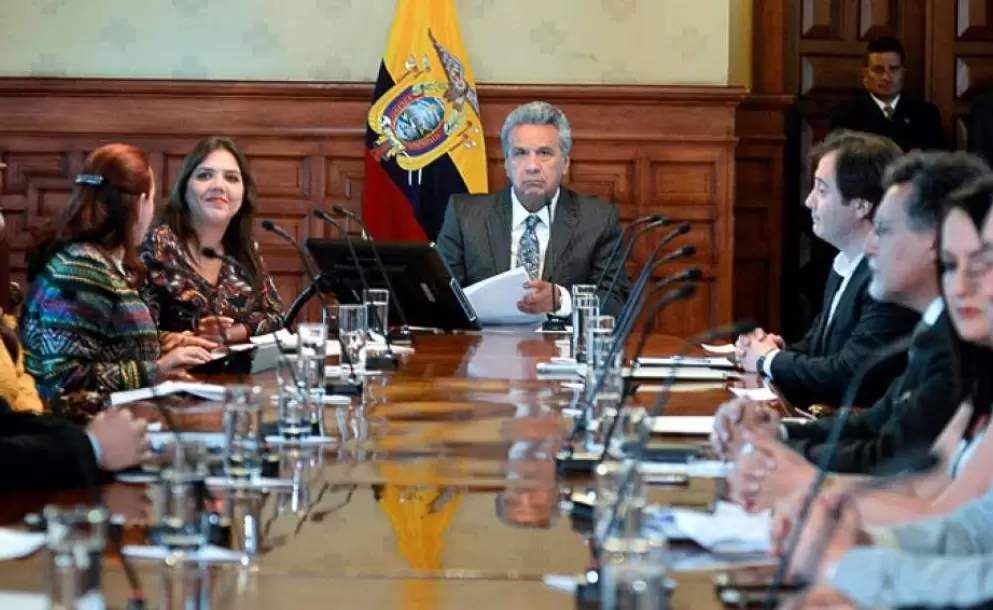 La consulta popular une a las funciones del Estado