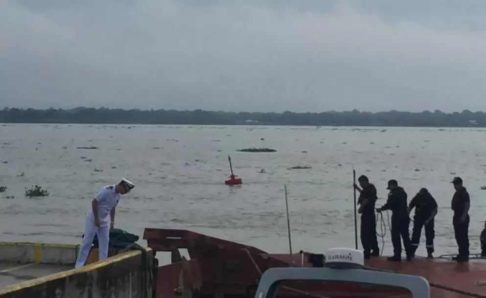 Se reanuda bsqueda y rescate de joven atrapado en barco virado en el ro Guayas