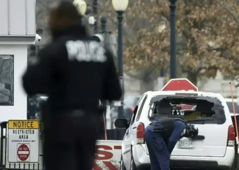 Un vehculo se estrell contra una barrera en inmediaciones de la Casa Blanca