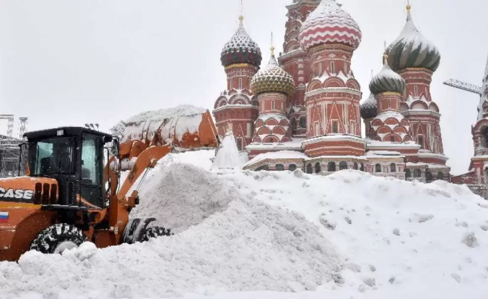 Moscú afectada por su mayor nevada en 100 años