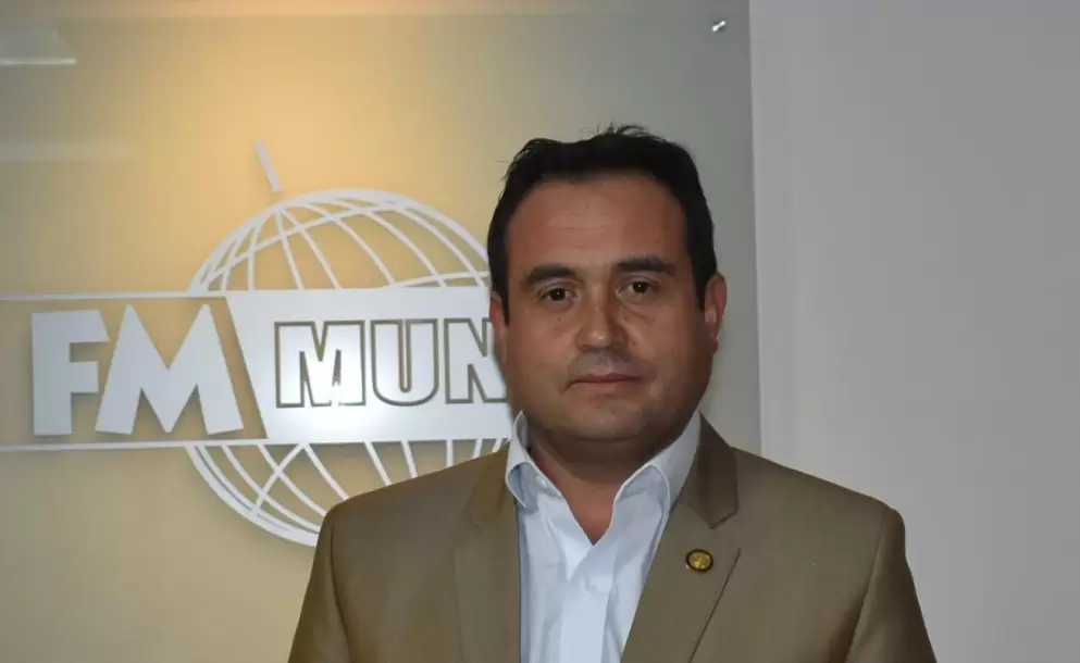 José Serrano no puede utilizar su cargo para saldar cuentas personales, dice Homero Castanier